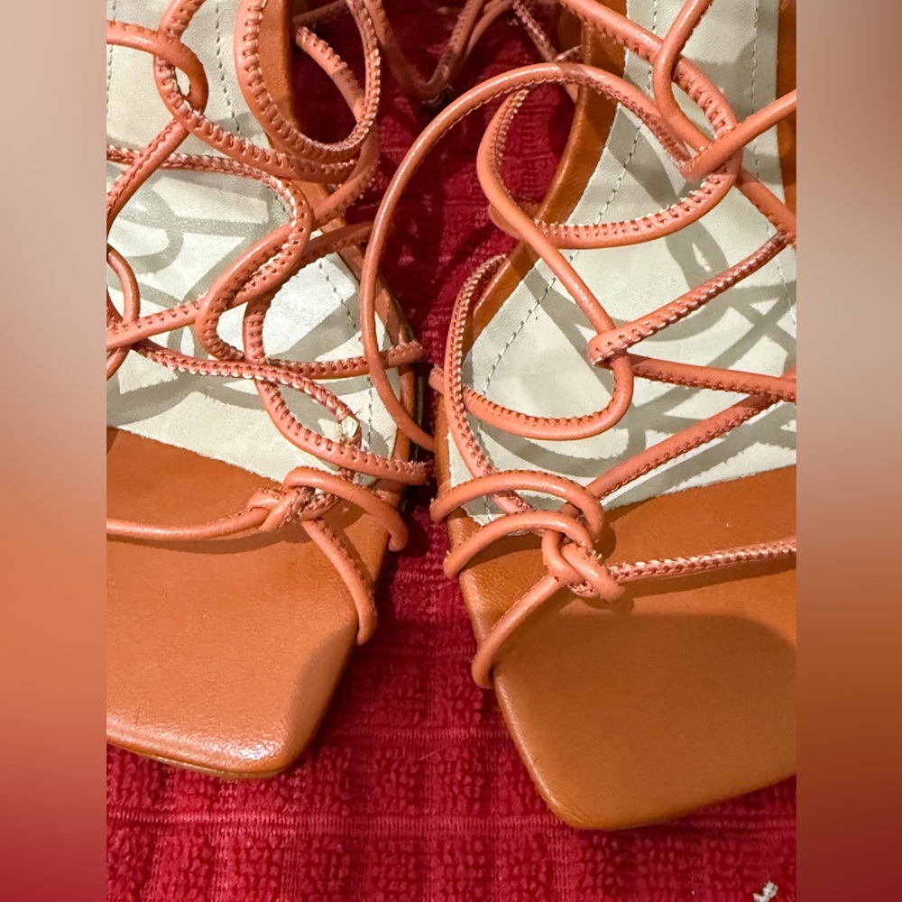 SCHUTZ • Heyde Sandal in New Ochre size 6B. - Picture 3 of 8